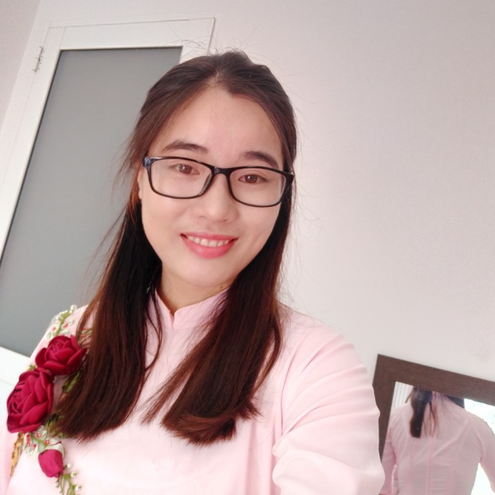 Em Hòa học viên học thiết kế rập.